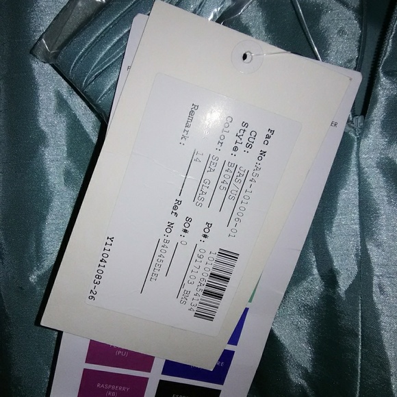 Beautiful Dress - Picture 4 of 5